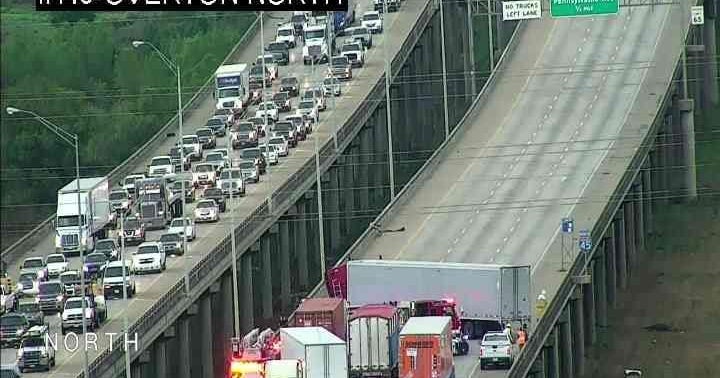Northbound I-45 lanes blocked in Dallas after crash involving big rig ...