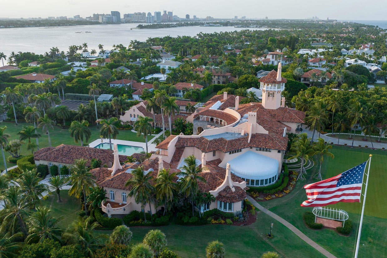 trump-employee-seen-moving-boxes-on-mar-a-lago-security-footage