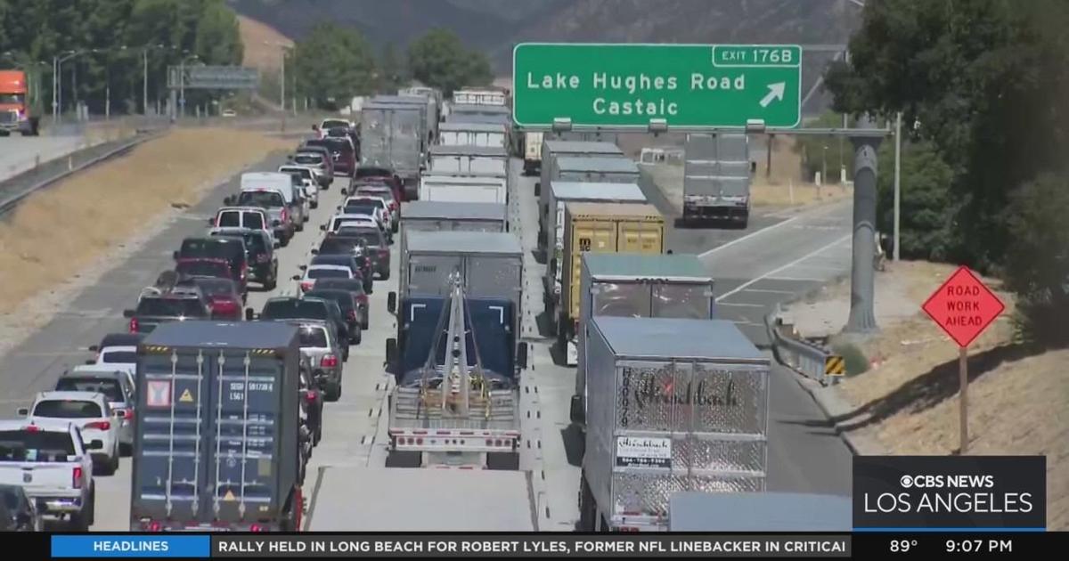 Gridlock traffic on 5 Freeway through Castaic continues into holiday