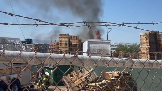 pallet-fire-pic1-still-from-eric-heinz-video-on-twitter.jpg