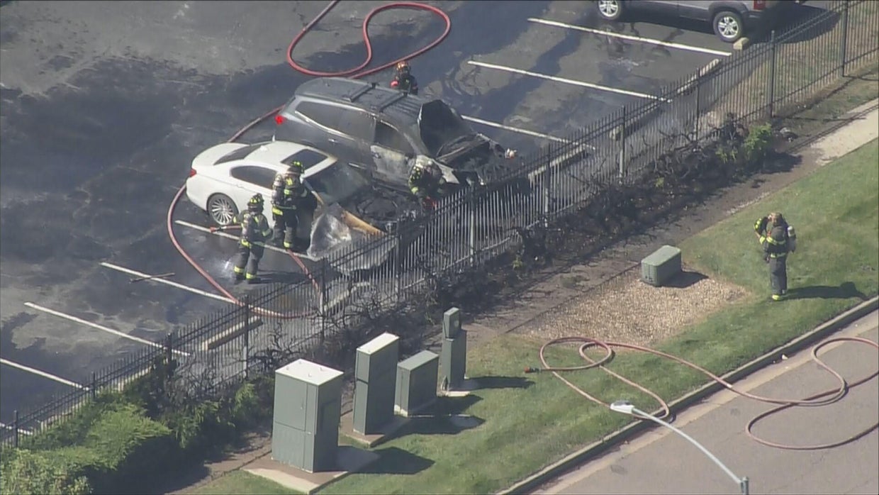 Shrub fire spreads to vehicles in apartment complex parking lot CBS