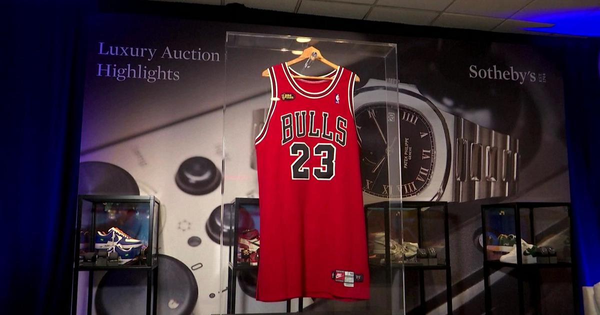 Michael Jordan jersey breaks records at auction – DW – 09/16/2022