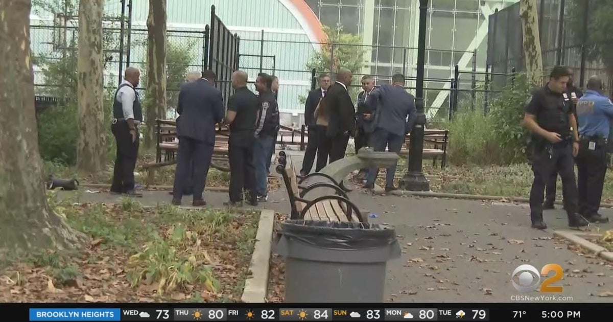 15-year-old boy shot in Brooklyn, 2 suspects sought - CBS New York