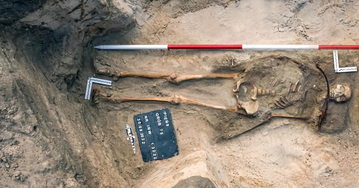 Skeleton of female “vampire” unearthed at cemetery in Poland: “Pure astonishment” – CBS News