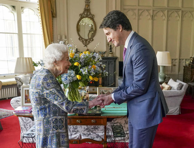 Trudeau shaking hands with the Queen 