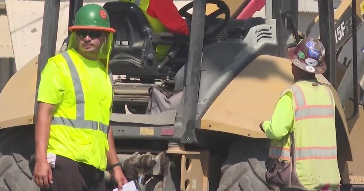 Miami-Dade outside workers win Round 1 in passage of warmth protections Miami-Dade outside workers win Round 1 in passage of warmth protections