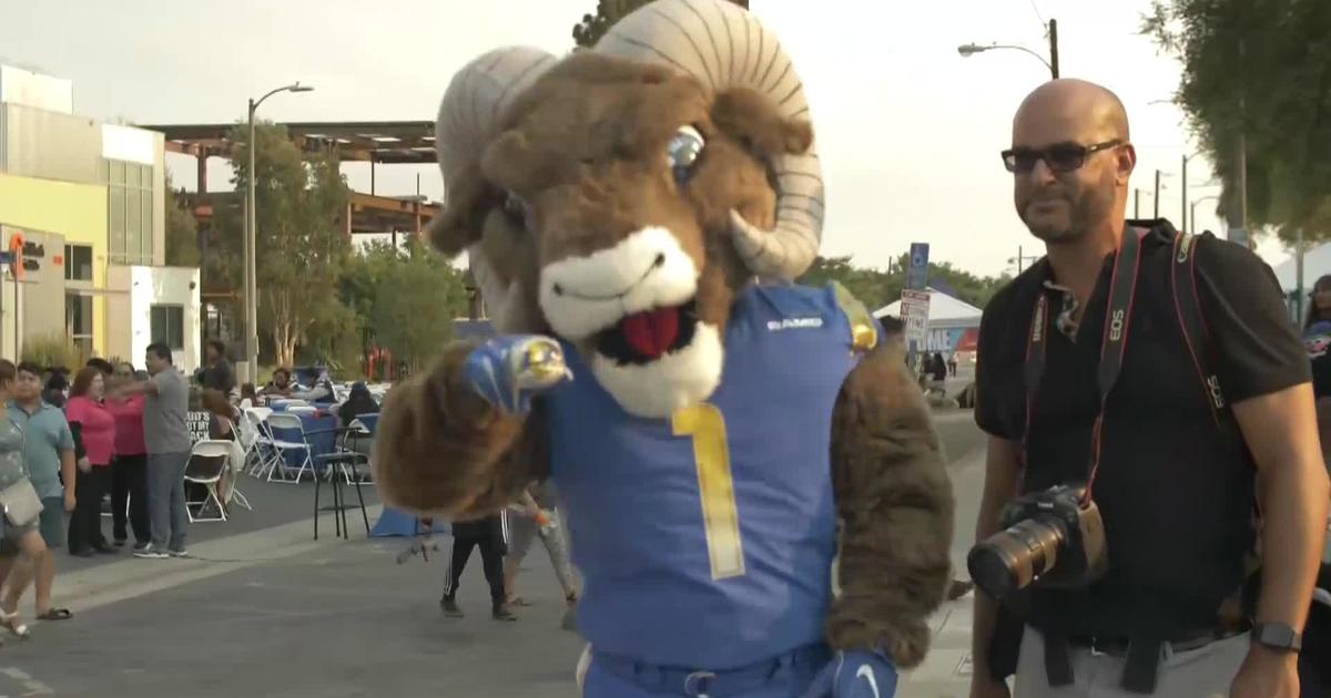 Rams unveil Super Bowl LVI championship banner in front of Josh Allen, Bills