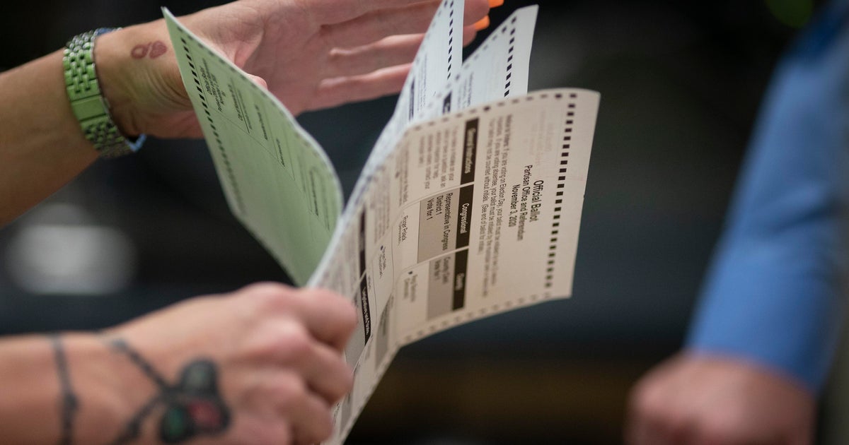 Dice roll settles tie in small Wisconsin town election - BBC News