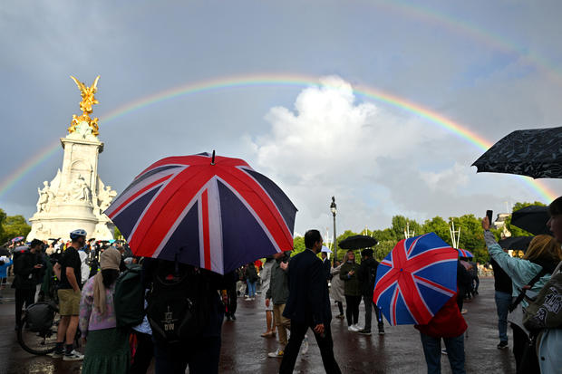 Rainbow over Buckingham Palace 