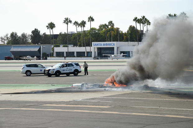 2 killed in small plane crash in Santa Monica, California 