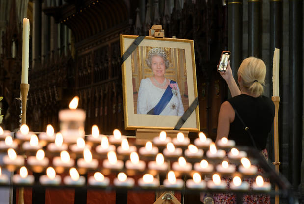 Candles are lit in memory of Queen Elizabeth II at Salisbury Cathedral 