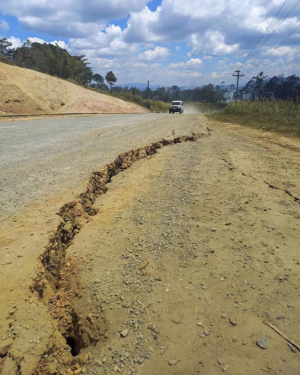 Magnitude 7.6 earthquake rocks Papua New Guinea, killing at least 3