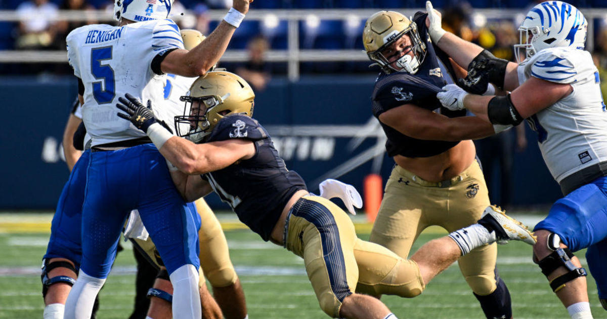 Memphis football bounces back with resounding 37-13 win over Navy