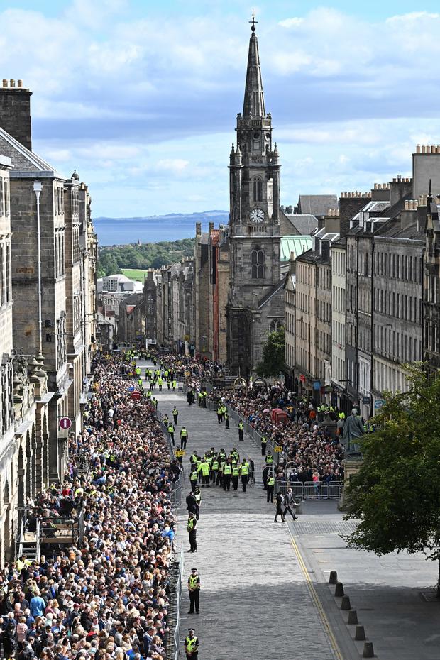 Crowds line the streets in Edinburgh for a procession of Queen Elizabeth's coffin 