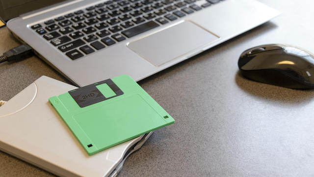 Laptop computer and floppy disk 