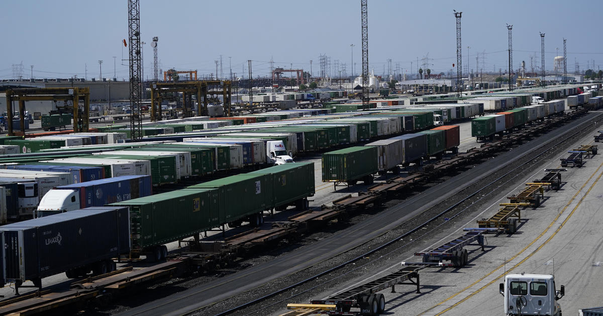 Biden announces “temporary agreement” to halt national rail strike