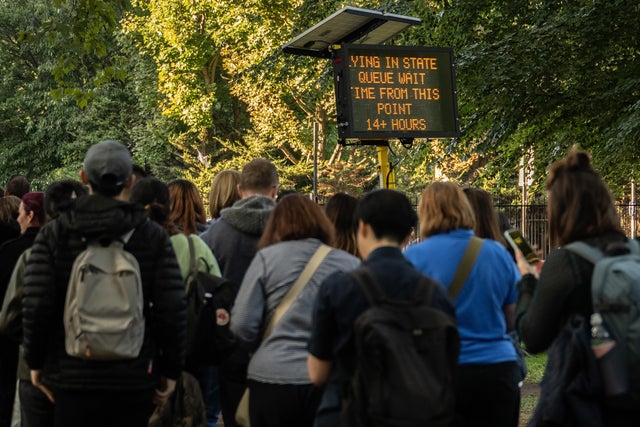 The Nation Mourns The Death Of Queen Elizabeth II - Friday 