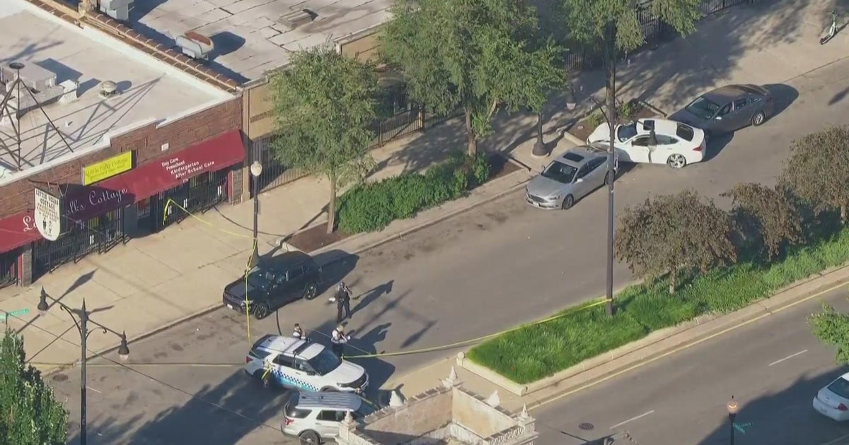 Driver shot in South Austin, gunman speeds away - CBS Chicago
