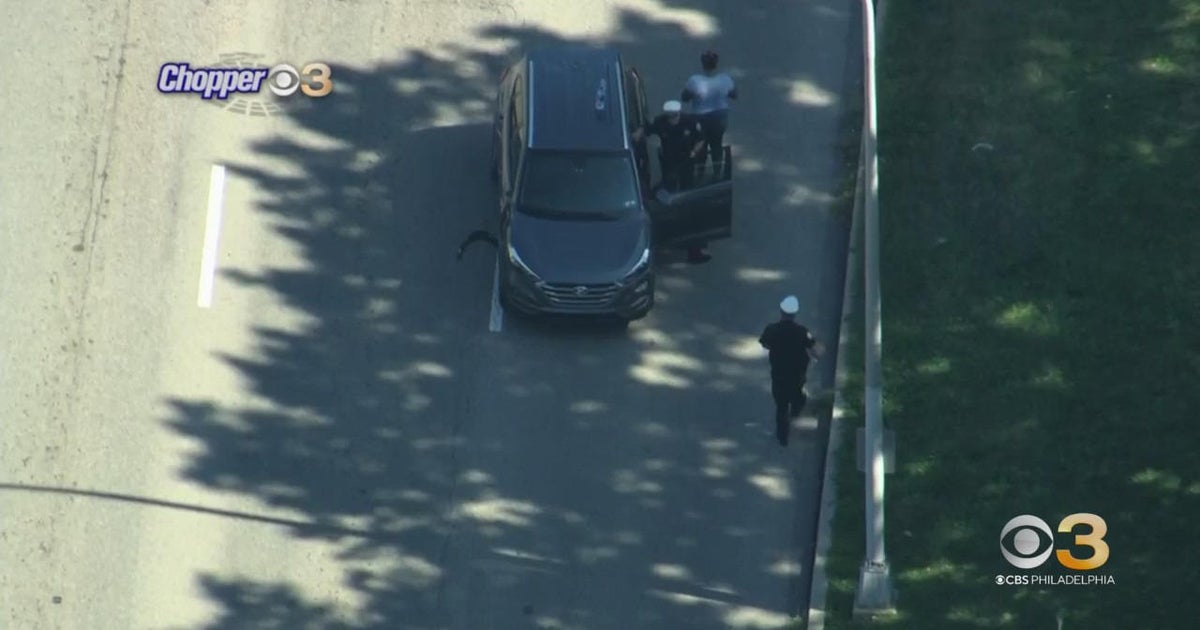 Pedestrian dies after struck by vehicle along Roosevelt Boulevard - CBS ...