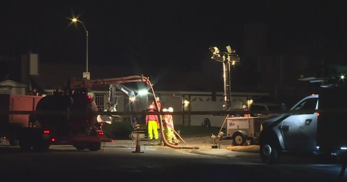 Crews repairing sinkhole that opened up in North Highlands neighborhood