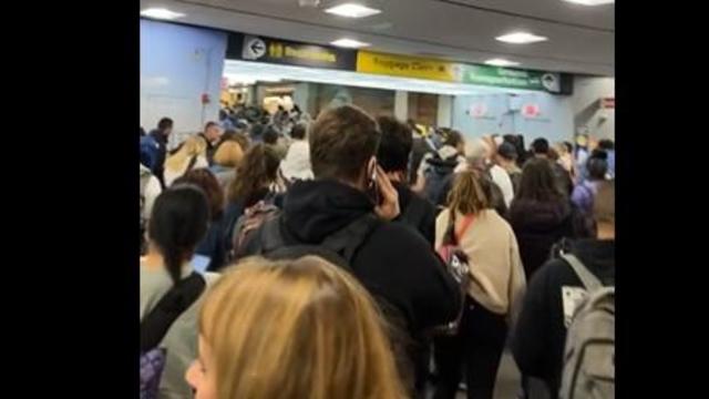 newark-airport-tewrminal-evacuated-scene-092222.jpg 