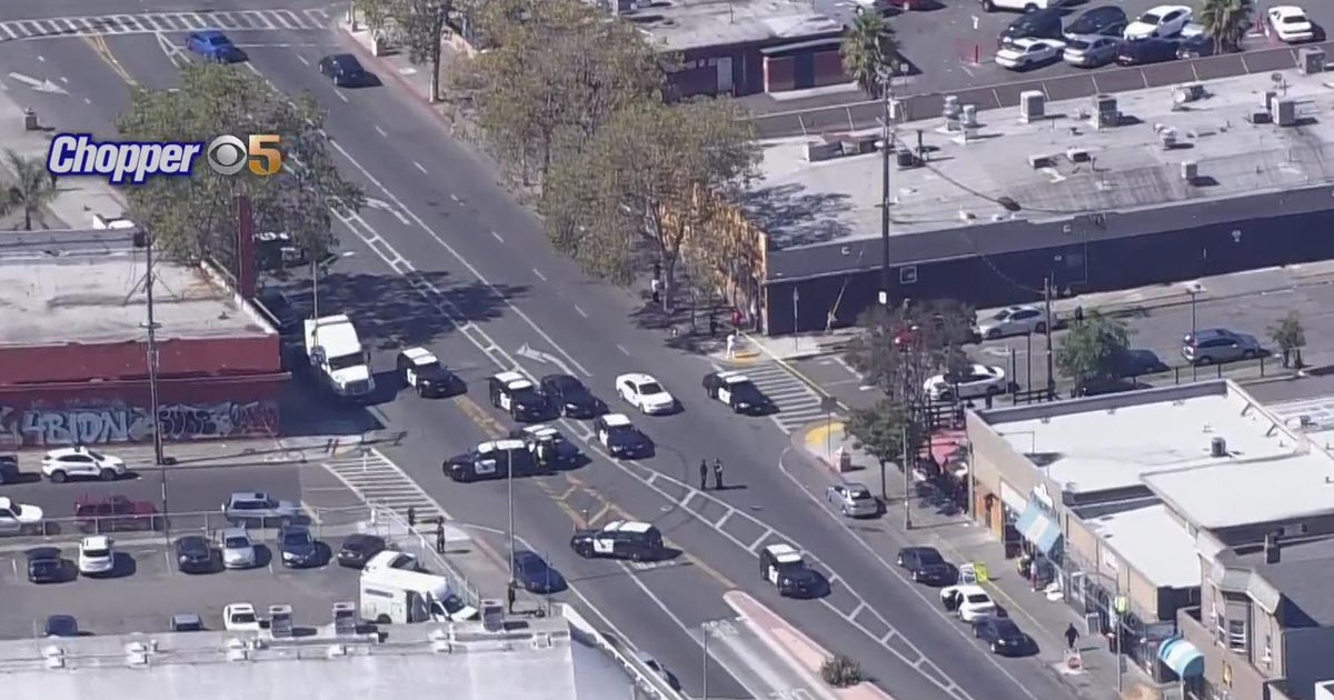 1 dead in Oakland shooting involving Brinks armored truck - CBS San ...