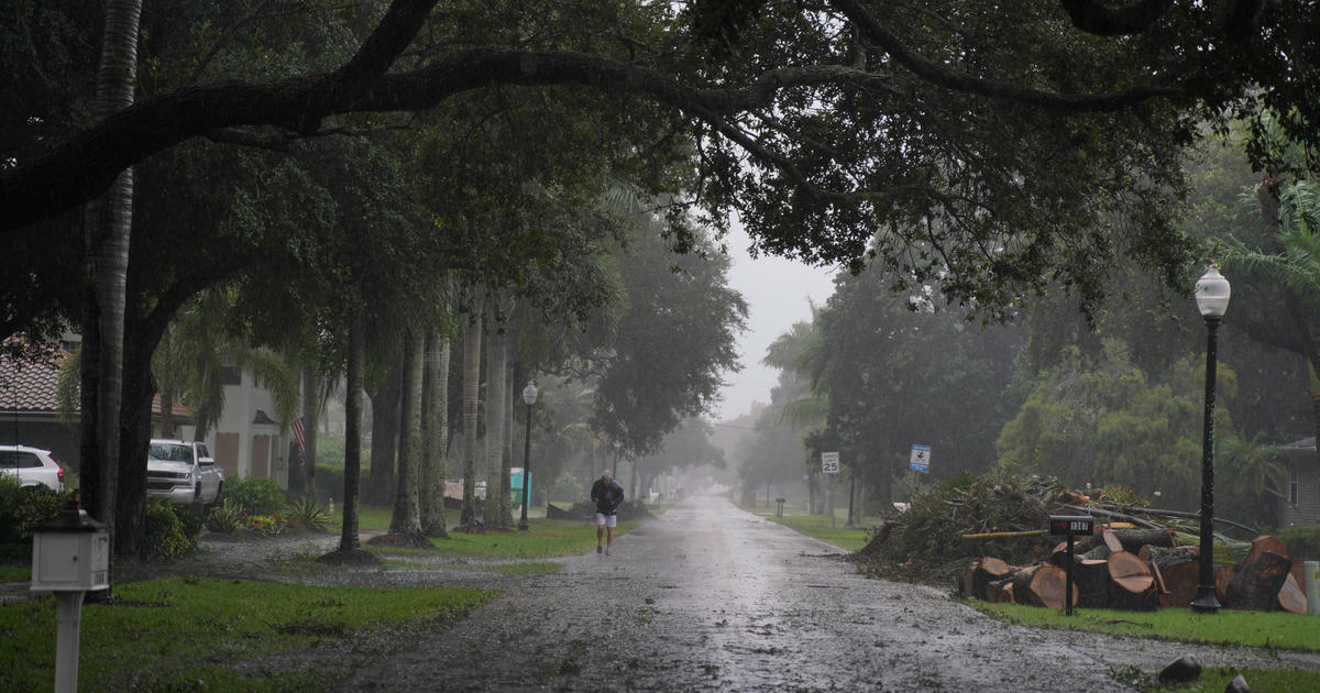 At least half a million without power in Florida as Hurricane Ian hits