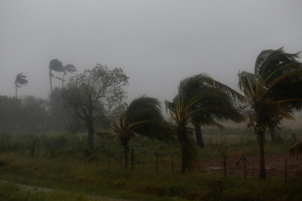 Hurricane Ian rips into western Cuba 