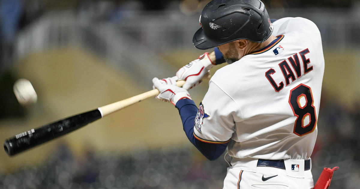 Gio Urshela's First Hit with Minnesota Twins is a Home Run!! 4/8