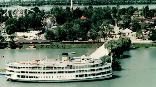 2-boblo-boat-and-boblo-island-4k.jpg 