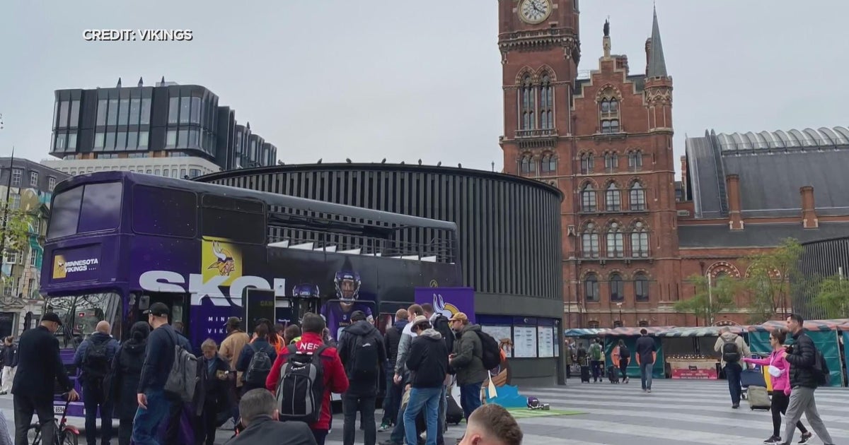 vikings-fans-visit-london-cbs-minnesota