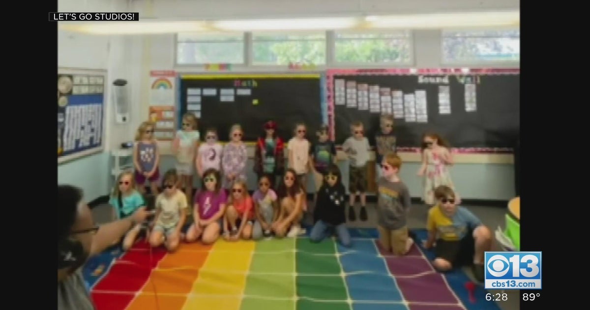 Elementary students from Georgetown perform Mosquito Fire Blues tribute song to first responders