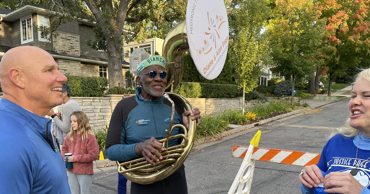 Cheering for a Cause with Alan Page at the Twin Cities Marathon