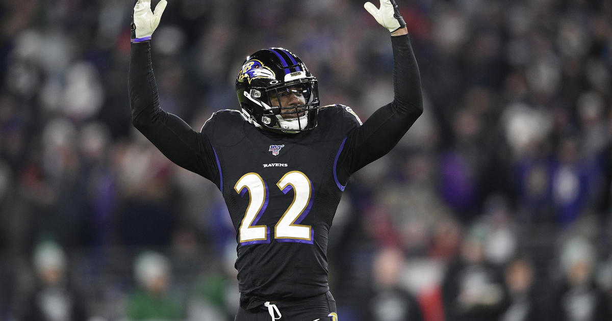 Baltimore Ravens cornerback Jimmy Smith (22) warms up before an