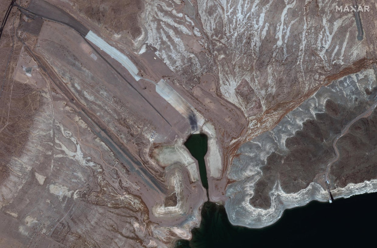 04-boulder-harbor-launch-ramp-lake-mead-27july2021-maxar.jpg 