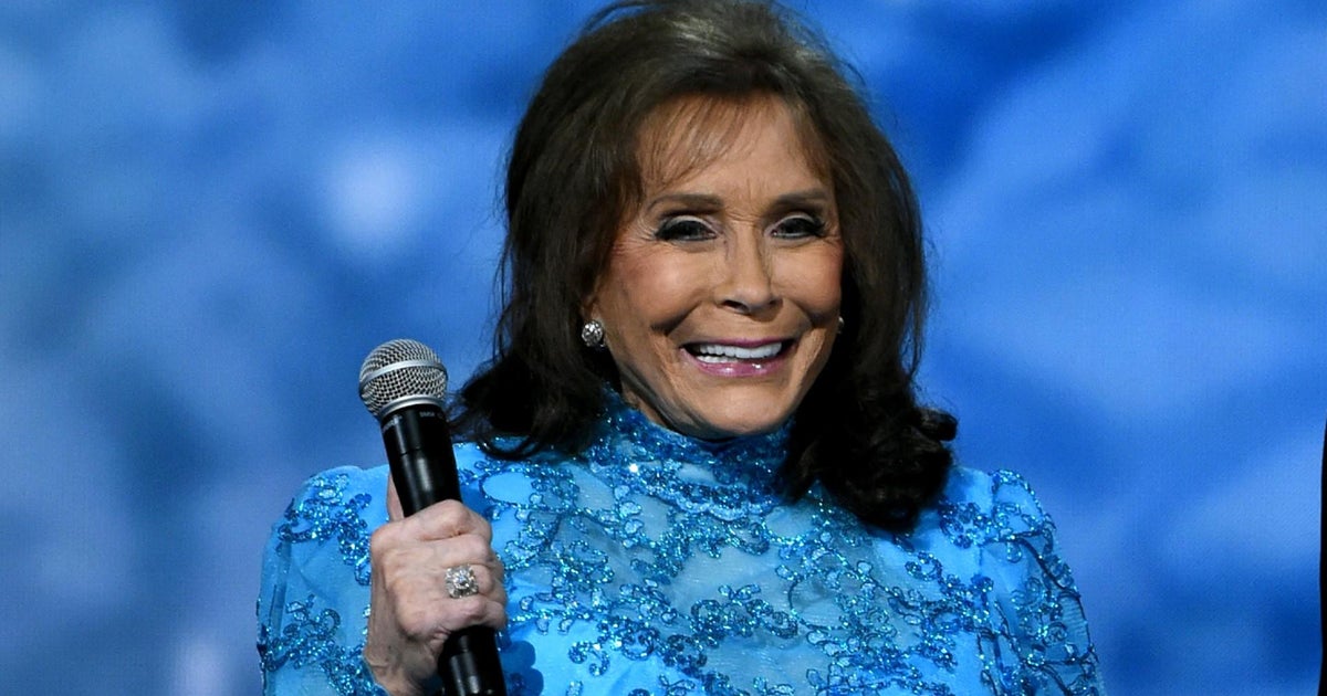 Pillar of country music Loretta Lynn, the Kentucky coal miner's daughter, dies at 90 - Vimarsana News