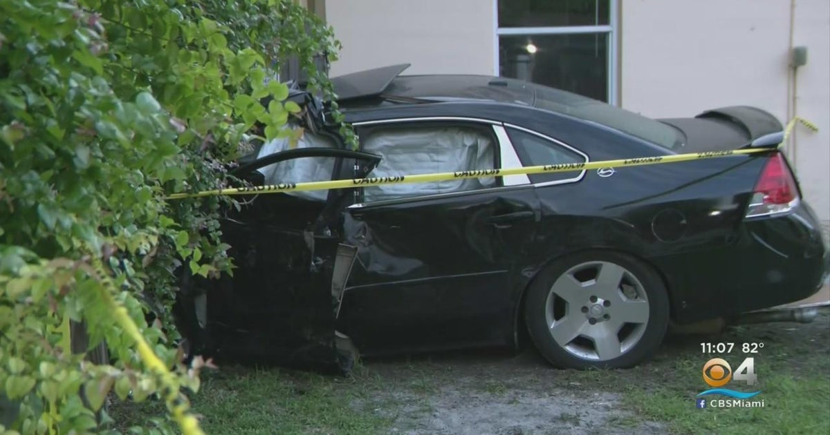 Crash under investigation in Hollywood - CBS Miami