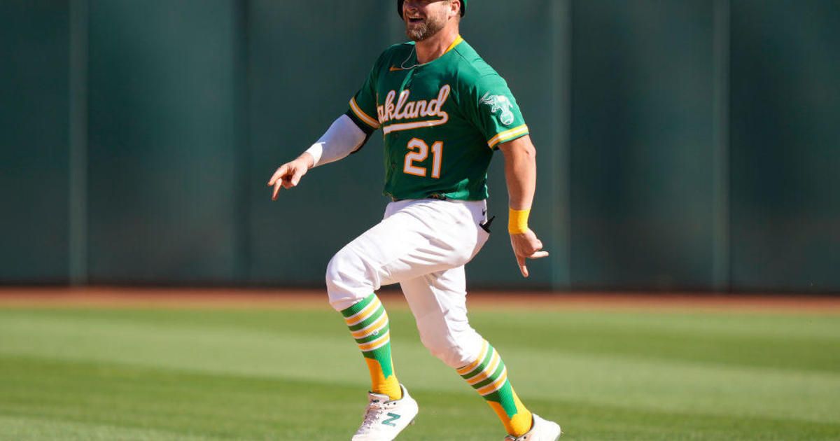 A's Stephen Vogt hits homer in final game before retirement