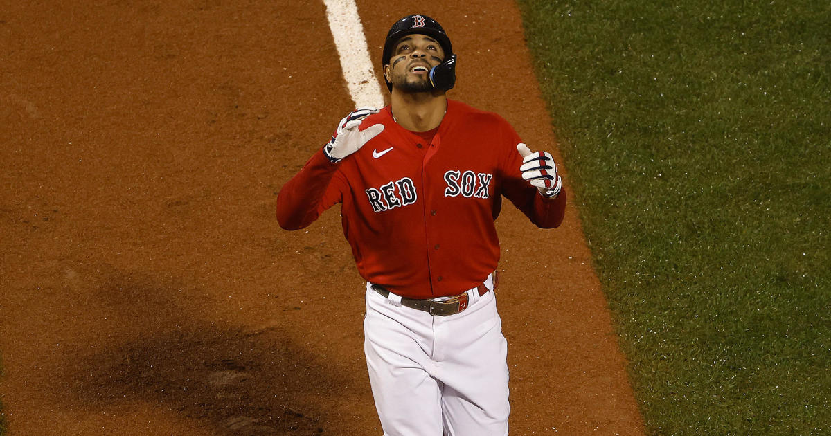 Boston Red Sox's Xander Bogaerts 'killed the bleeding' with slick