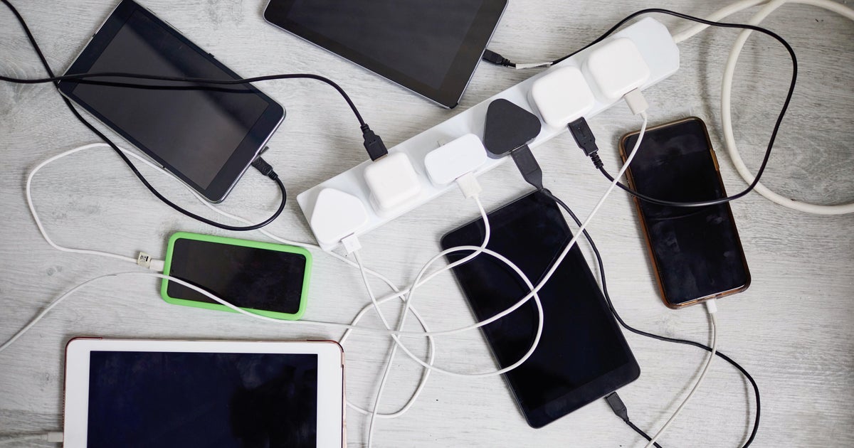 EU Adopts Law Requiring Universal USB-C Phone Chargers by 2024 - CNET