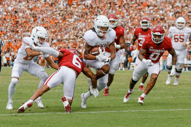 COLLEGE FOOTBALL: OCT 08 AT&T Red River Showdown - Texas vs Oklahoma 