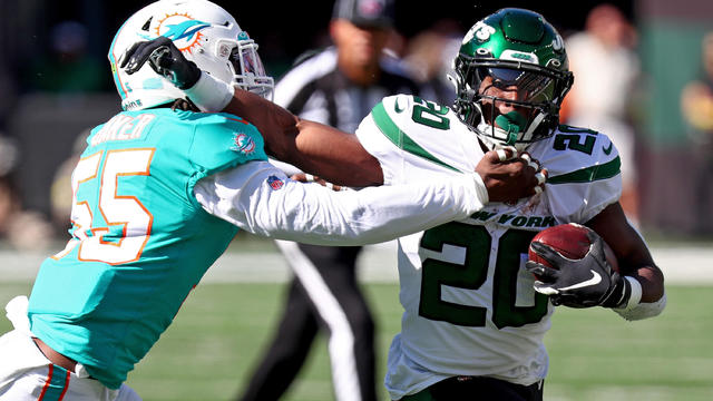 Jets run past Dolphins 40-17, snap 12-game skid vs. AFC East