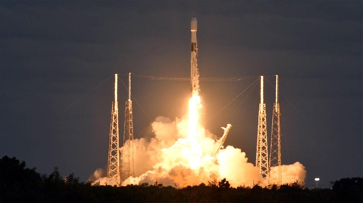100822-launch1.jpg 