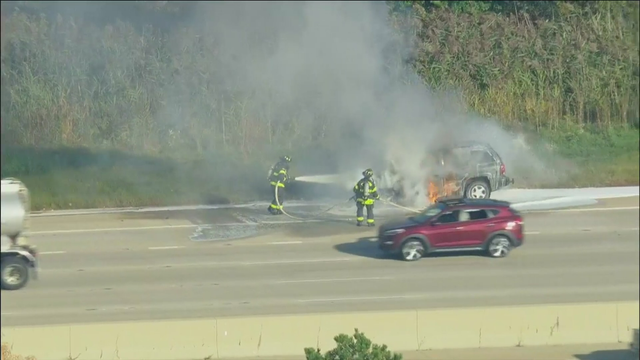elk-grove-village-car-fire.png 