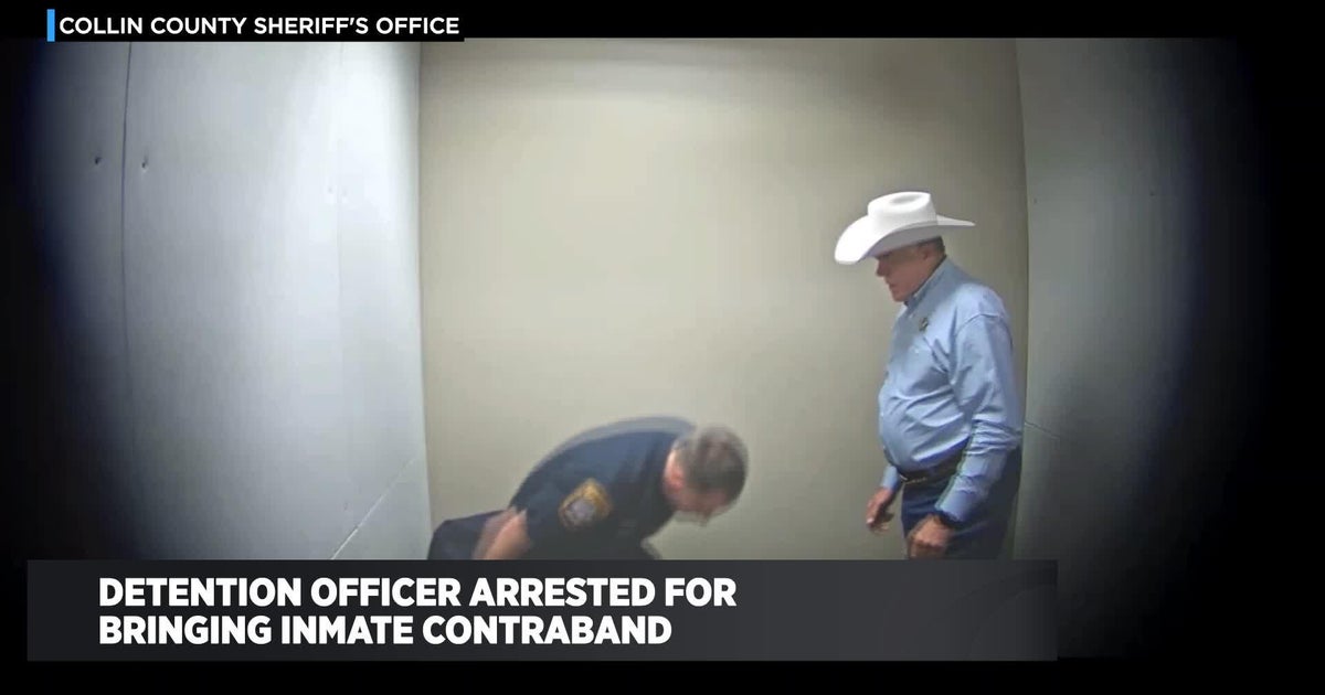 Collin County detention officer arrested for bringing inmate cell phone