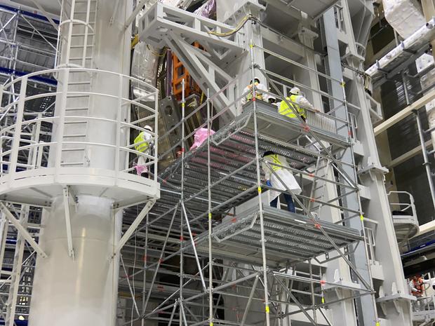 iter-nuclear-fusion-workers-scaffolding.jpg 