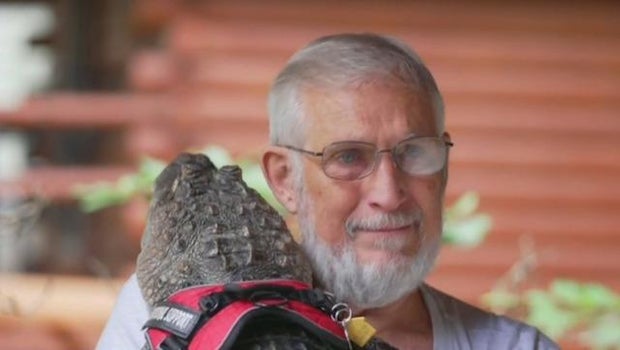 Emotional support alligator helps man with deep depression 