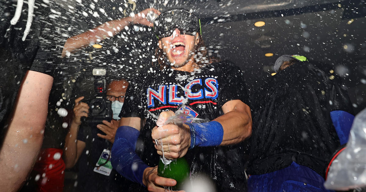 Aroldis Chapman hurts pitching hand in Yankees' champagne celebration