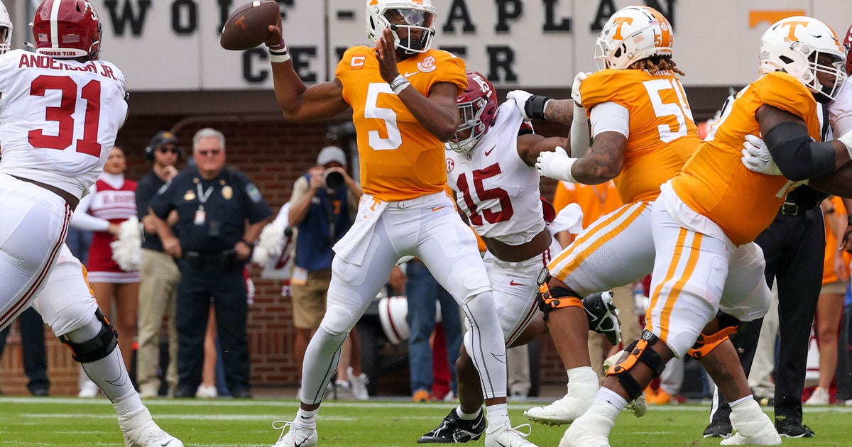 Video Tennessee football fans carry goalpost after Alabama win