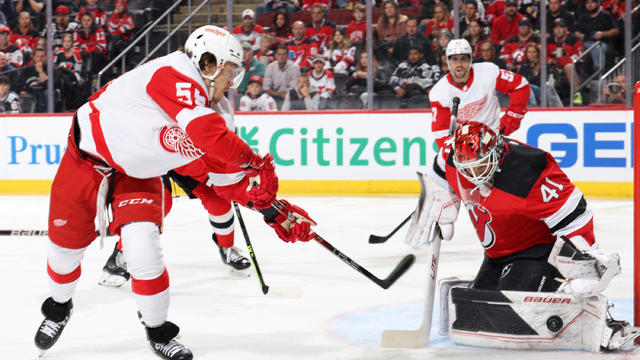 Nedeljkovic, Larkin lead Red Wings past Devils 5-2